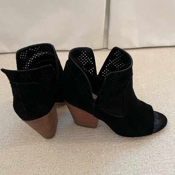 Steve Madden Booties - Picture 2 of 8